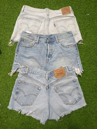 Vintage Levis ladies shorts — luxury thrift find ✨