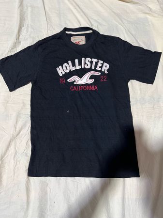 Hollister t shirt abrecomble and fitch