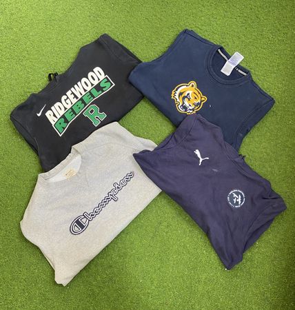 Sweatshirts de marque premium incluant Nike, Adidas et d'autres.