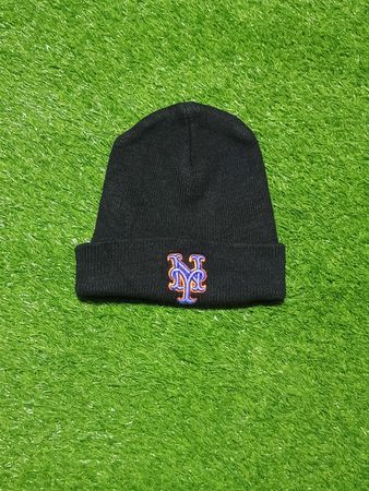 Mix branded beanies F_04