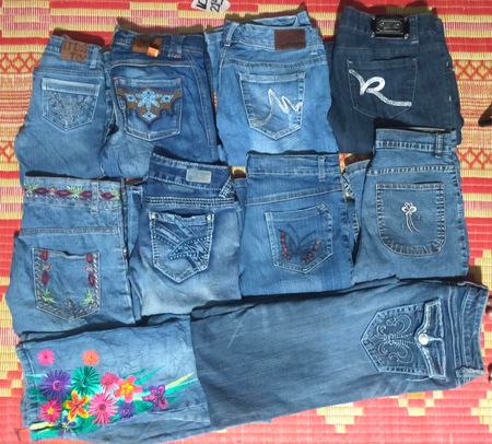 ROCAWEAR AND OTHER MIX BRANDS JEANS (ID 215)