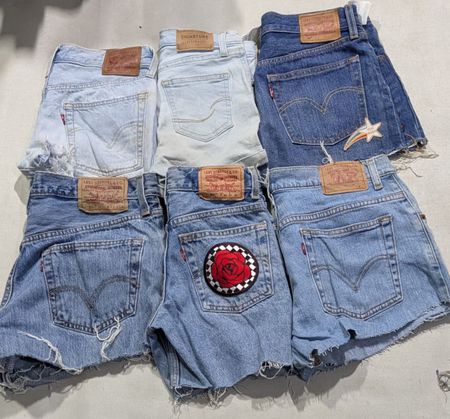 LEVI’S MINI SHORTS (031)