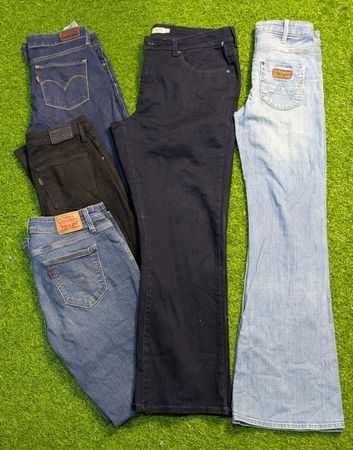 5667 - Levi's Flare and Straight Jeans