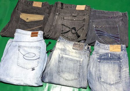 ENYCE AND OTHER MIX BRANS SHORTS (D 17)
