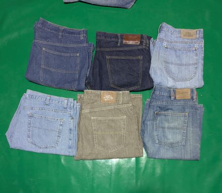 LEVI’S AND OTHER MIX BRANDS SHORTS (D 21)