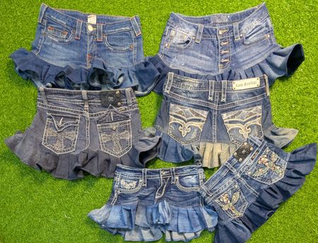 5685 - Miss me, True Religion, Rock Revival Upcycled Mini Denim Röcke