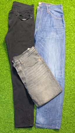 5689 - Levi's Straight Jeans