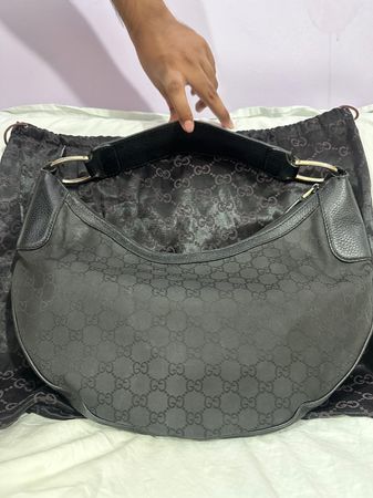 Custom handpick Gucci shoulder bag with the dust bag