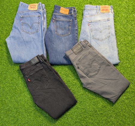 5692 - Levi's Straight and relaxed Jeans