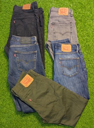 5694 - Levi's Straight and relaxed Jeans