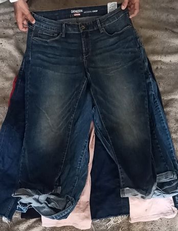 Women's Denim Capri Jeans / 3/4 Shorts.