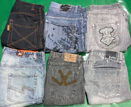 ENEMY AND OTHER MIX BRANDS SHORTS (D 34)