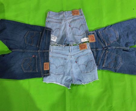 Levi's women short