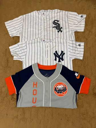 MLB, NFL & NBA Jerseys