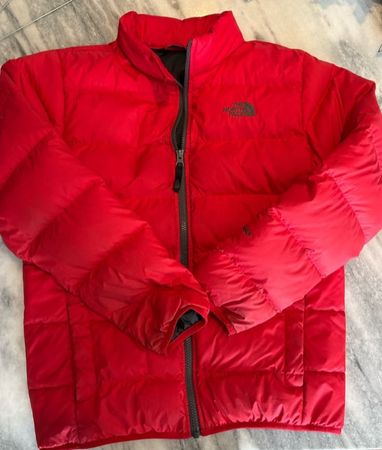 Vérifiez l'authenticité des vestes en duvet The North Face.