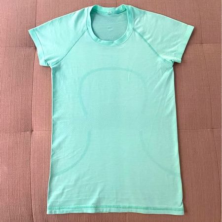 Lululemon t shirt