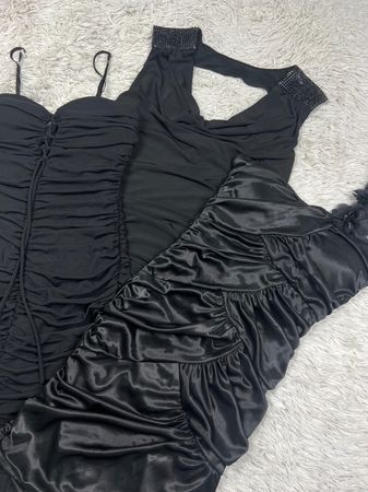 Robes florales noires