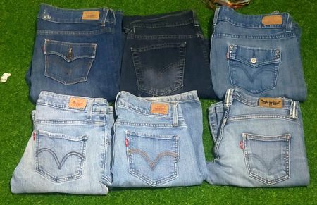 LEVI'S JEANS (B 76)