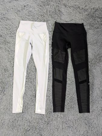Alo Yoga Workout Essentials Bundle