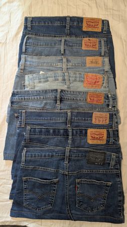 Trending mini Skirts (Levi's)