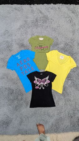 Camisetas de bebê de marcas misturadas