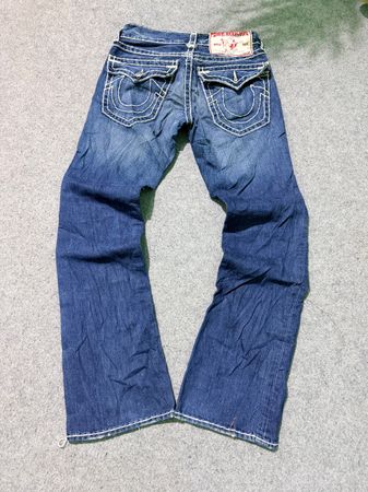 True religion unisex flared bundle 35 pcs