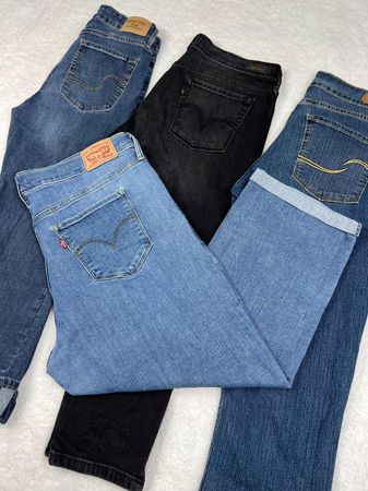 Levis capris jeans