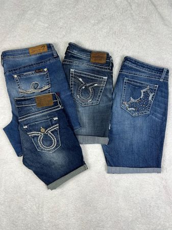 Shorts in denim a metà Y2k