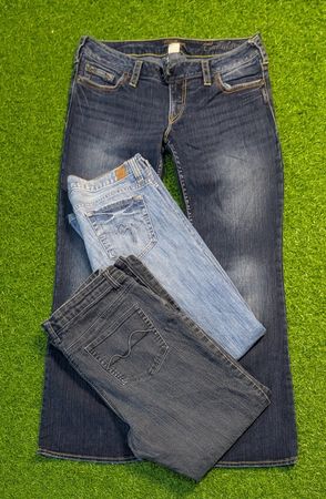 6045 - Unbrnded gerade und Flare Jeans