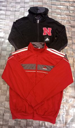 Vestes de piste et sweat-shirts à capuche Adidas