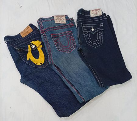 CR9011 VINTAGE TRUE RELIGION FLARE & STRAIGHT JEANS