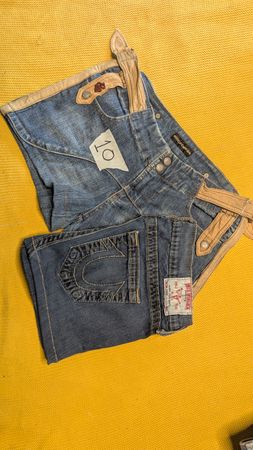 pantalones cortos y faldas Y2K