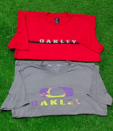 Oakley t-shirt