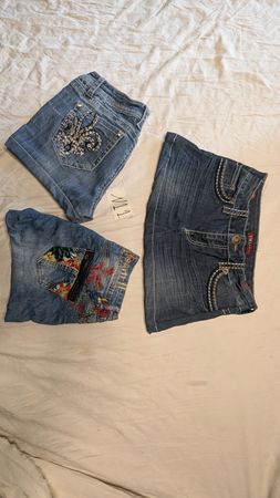 Southpole y otros mix de mini shorts y faldas