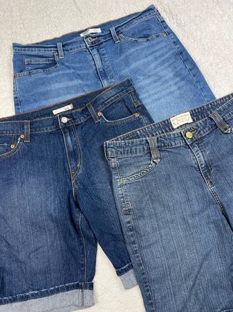 pantalones cortos de mezclilla Levis