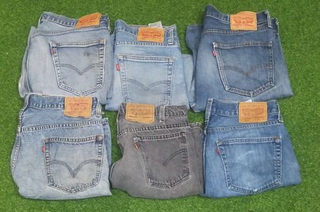 LEVI’S SHORTS (D 114)