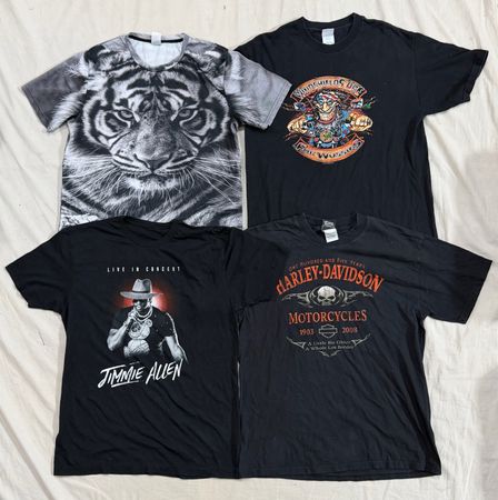Graphic t-shirts (757)