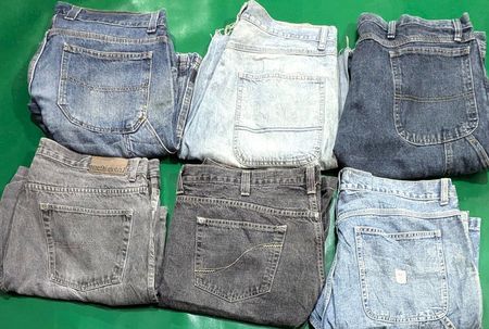 NEVADA AND OTHER MIX BRANDS SHORTS (D 27)