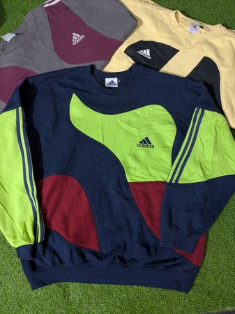 アップサイクルされたAdidasのスウェットシャツ