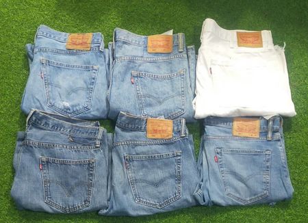LEVI’S  SHORTS (D 120)