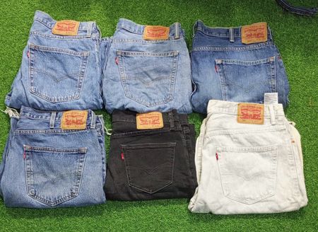 LEVI’S  SHORTS (D 122)