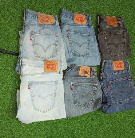 LEVI’S  SHORTS (D 139)