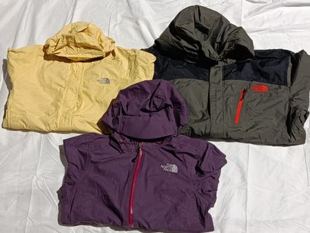 The North Face Windbreaker Jacket RV # 1516