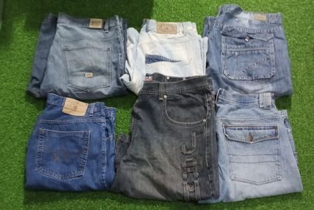 ROCAWEAR AND OTHER MIX BRANDS SHORTS (D 98)