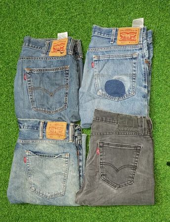 LEVI'S  SHORTS (D 141)