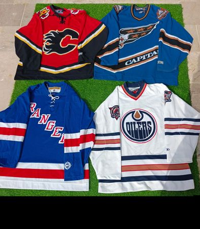 NFL NHL NBA & MLB maillots (92) PCs