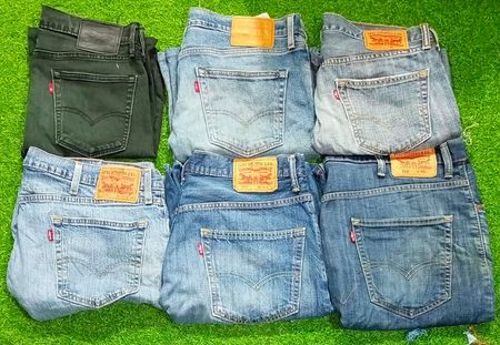 LEVI’S SHORTS (D 126)