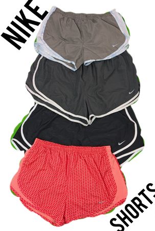 SHORTS DE PISTE NIKE POUR FEMMES