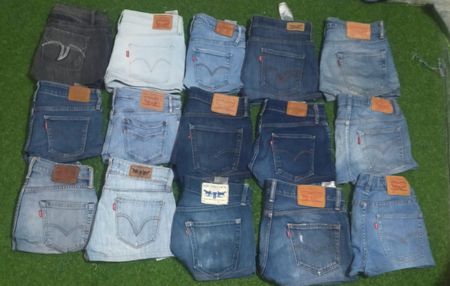 LEVI’S MINI SHORTS (C 187)
