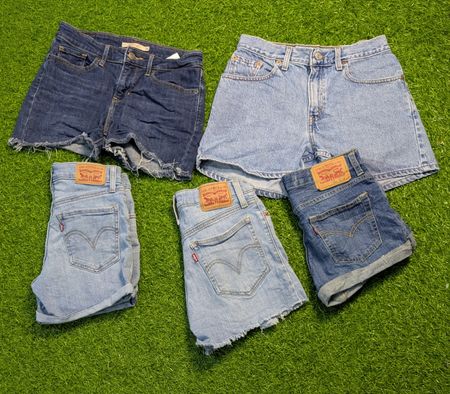 6437 - Levi's Denim Shorts